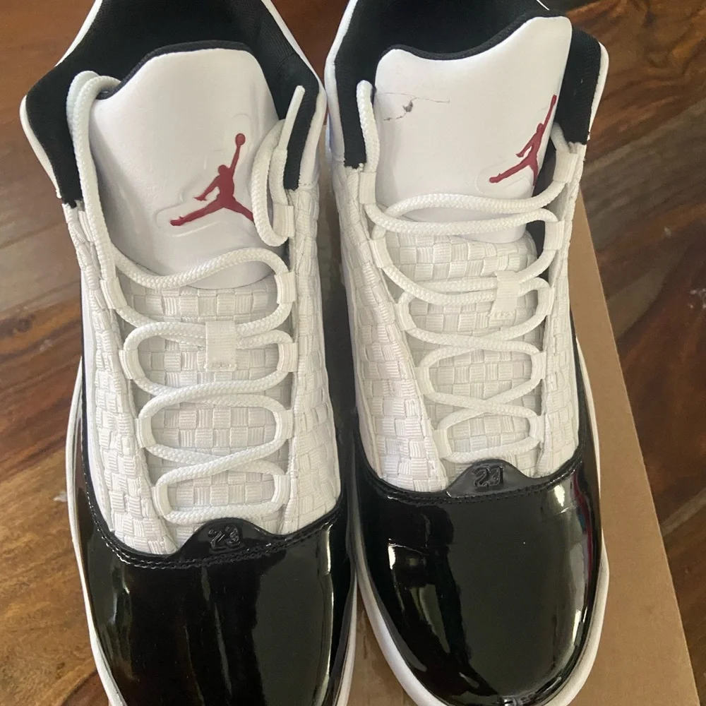 Men's Jordan Max Aura 2 Mid Sneakers